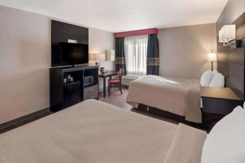 Double Room with Two Double Beds - Non-Smoking image 3