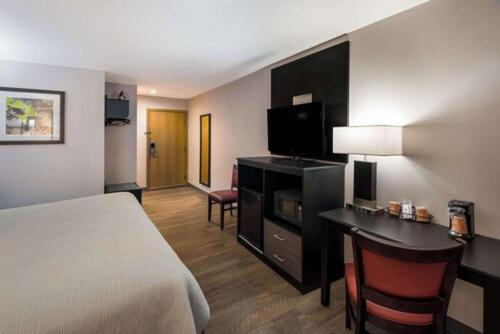 King Room - Non-Smoking image 3