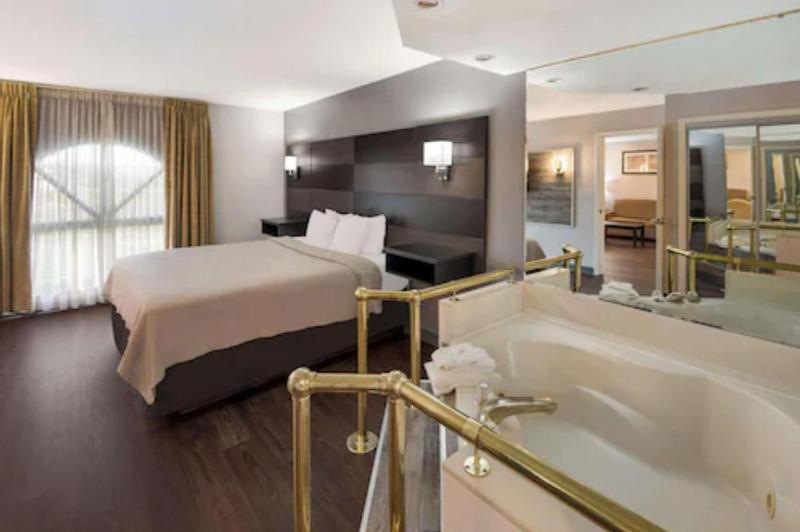 Superior King Suite - Non-Smoking image 2