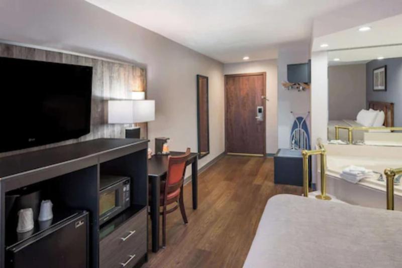 Superior King Room - Non-Smoking image 4