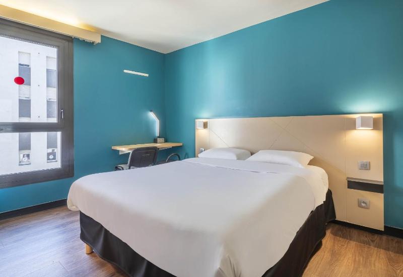 Double Room image 4