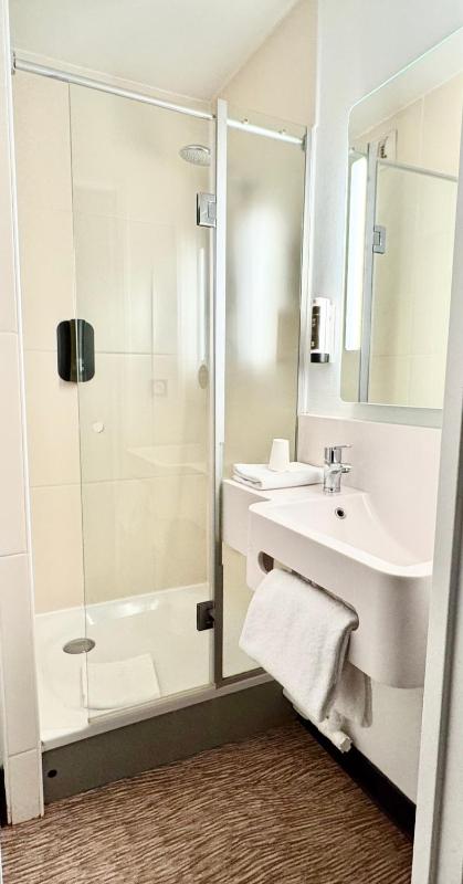 Single Room image 3