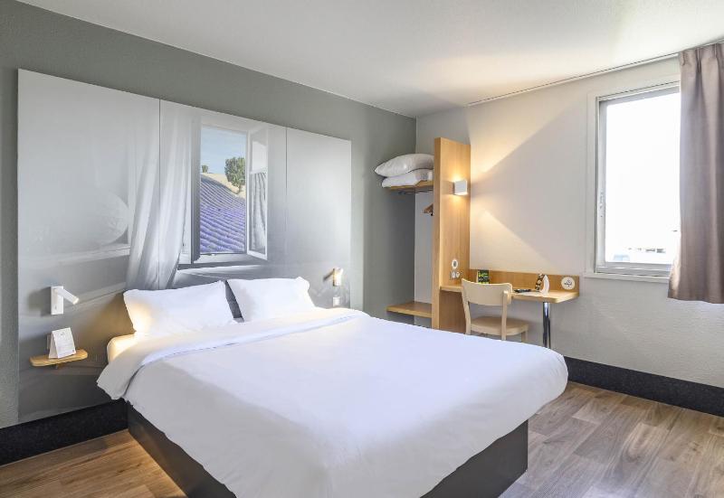 Double Room image 1