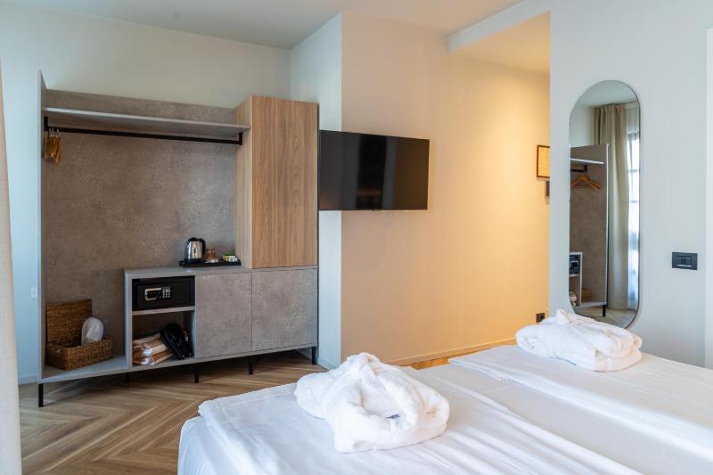 Standard Double Room image 4