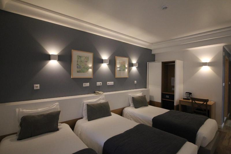 Standard Triple Room image 4