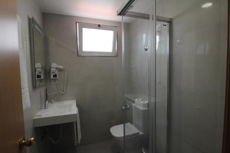 Standard Triple Room image 3