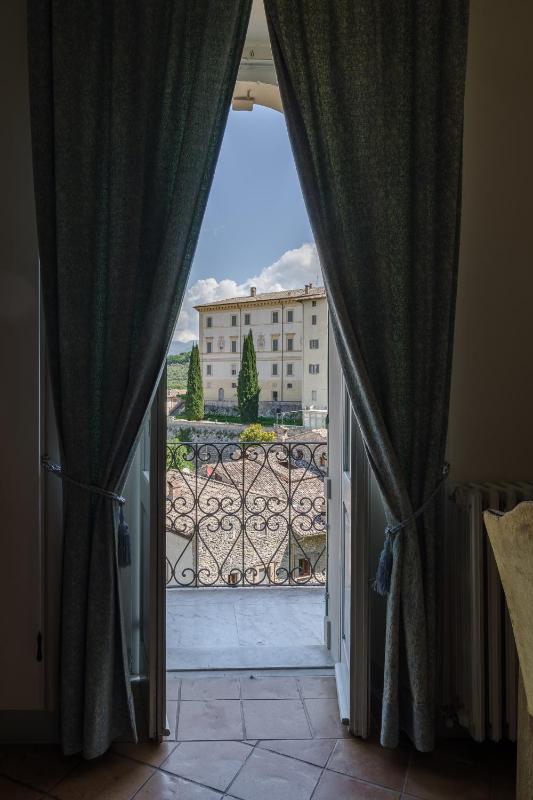 Deluxe Room image 3