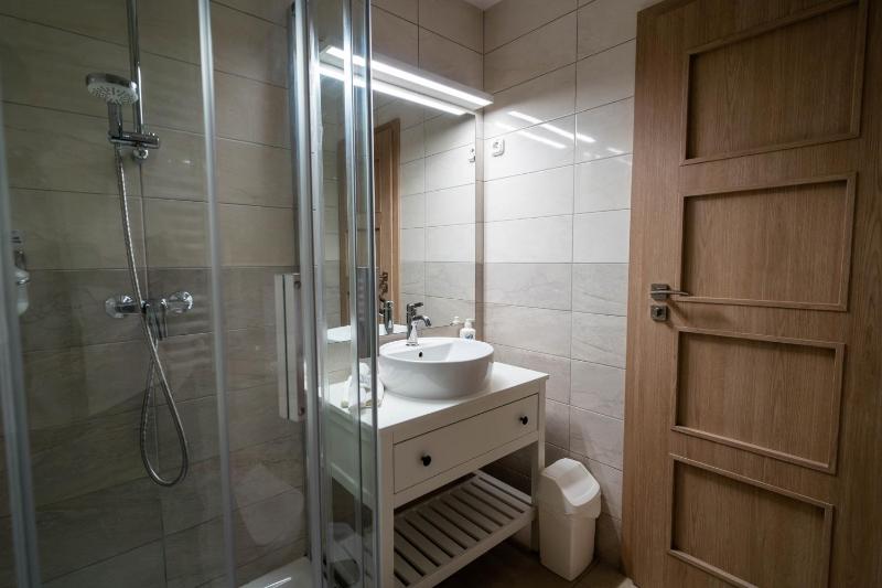 One-Bedroom Apartment image 3