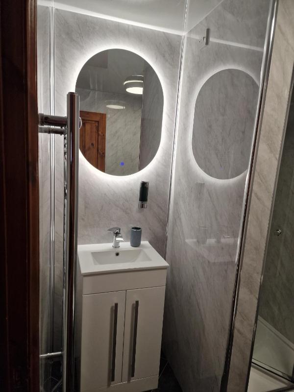 Quadruple Room with Bathroom image 3