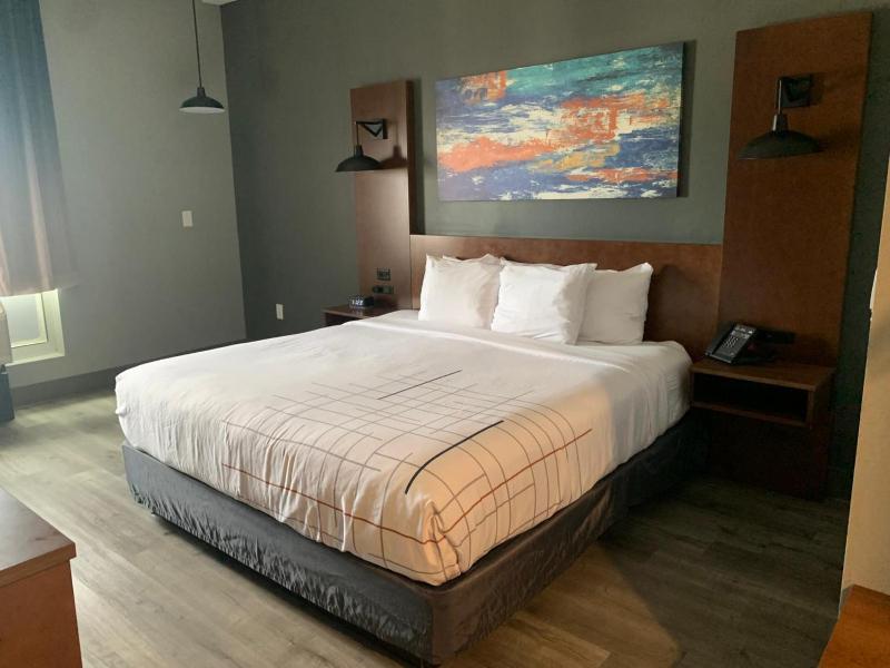 King Room - Non-Smoking image 2