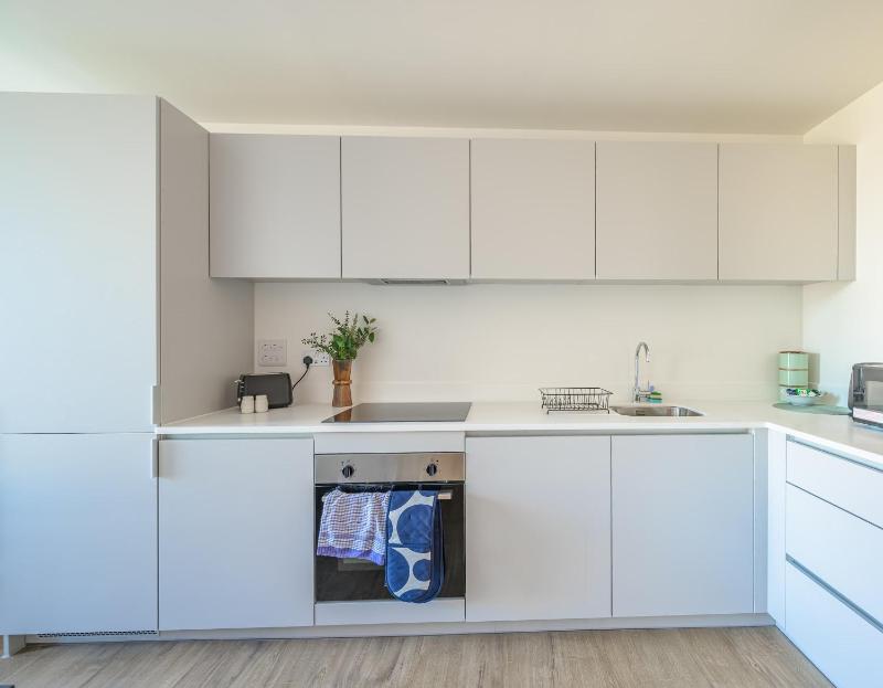 Bright & Spacious Central Birmingham 1 Bed Flat - image 20