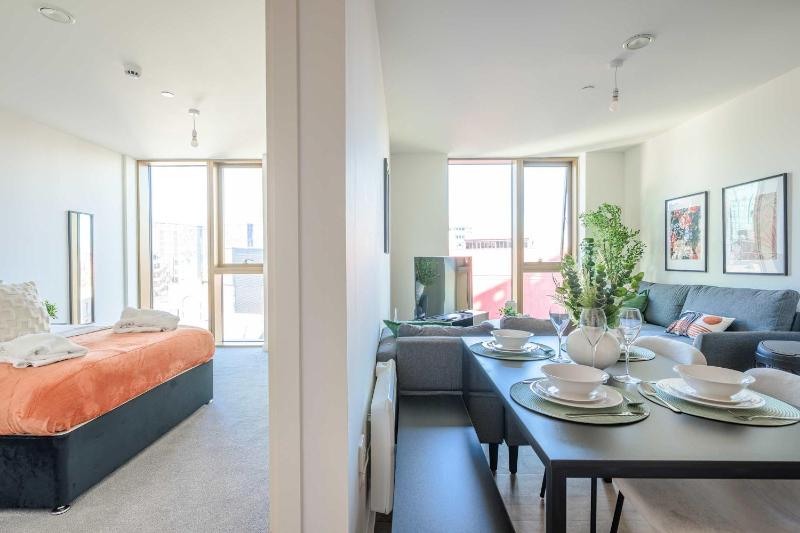 Bright & Spacious Central Birmingham 1 Bed Flat - image 21