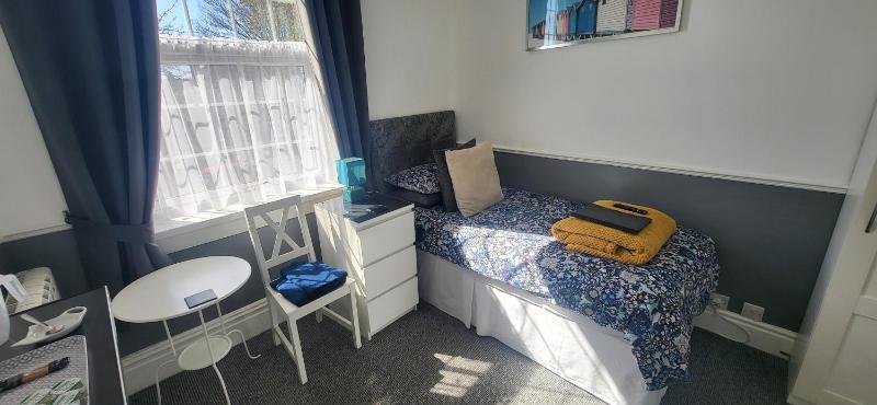 Single Room with Shower image 1