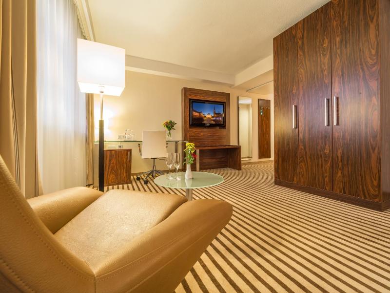 Superior Room Opera View image 2