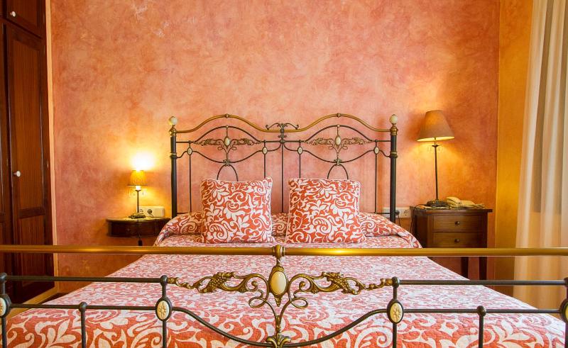 Deluxe Double Room image 4