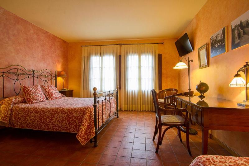 Deluxe Double Room image 1