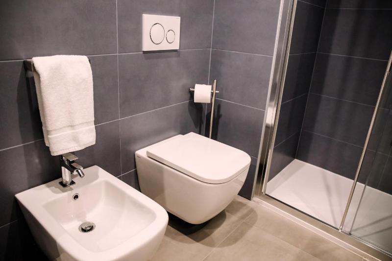 Elegant Beige Apartment - 5 Minutes from the Lake - image 24