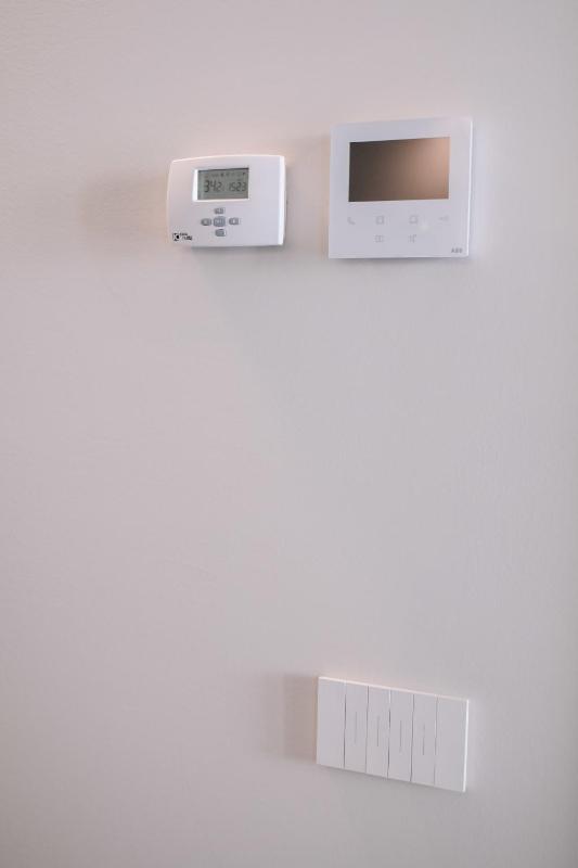 Elegant Beige Apartment - 5 Minutes from the Lake - image 33