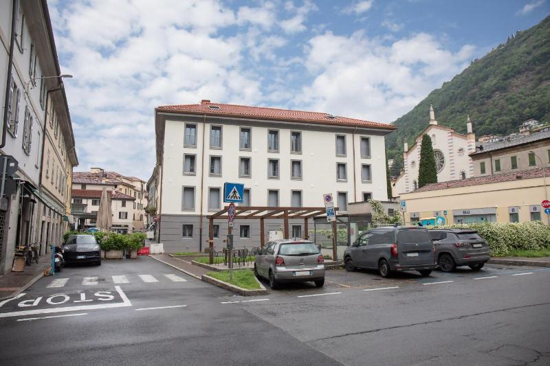 Elegant Beige Apartment - 5 Minutes from the Lake - image 32