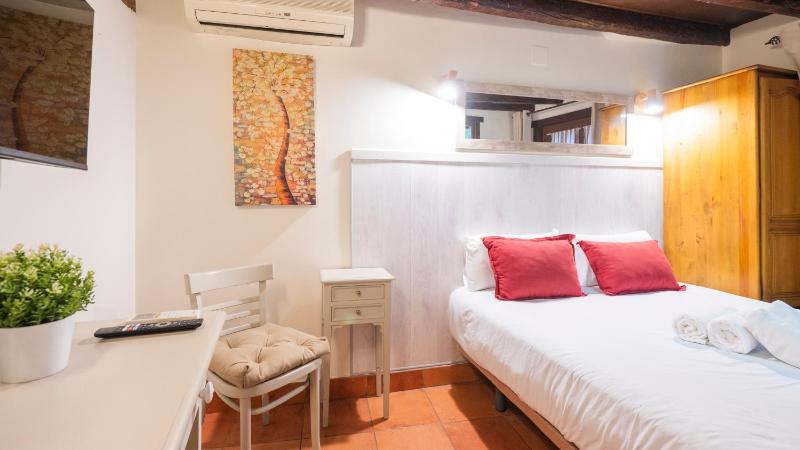 Economy Double Room image 1