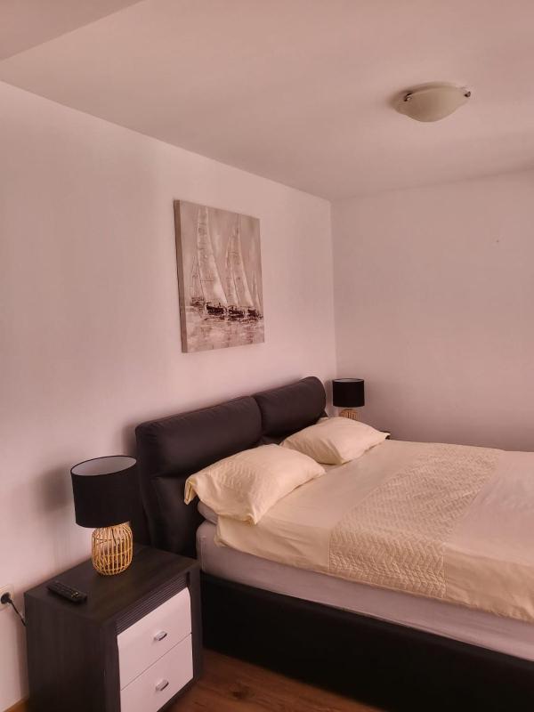 Apartment Stipe - image 46