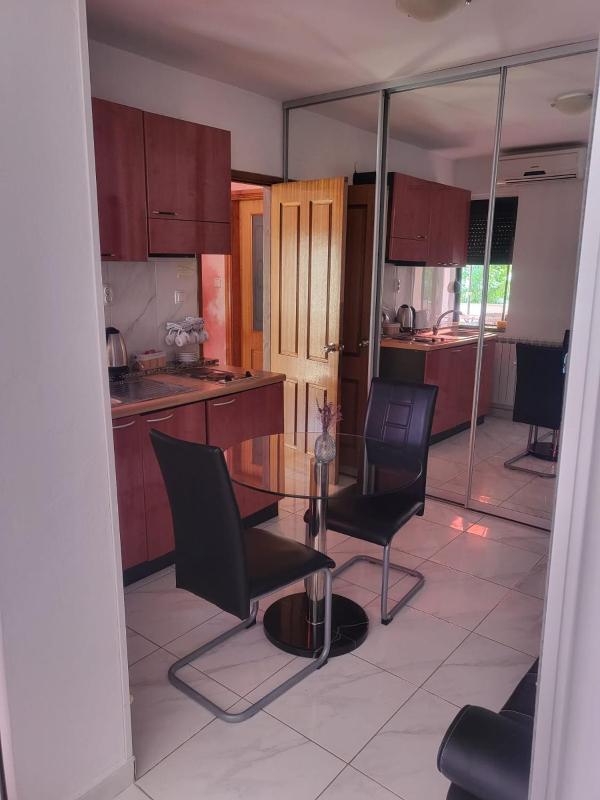 Apartment Stipe - image 49