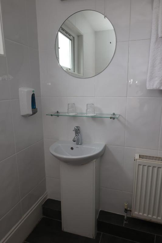 Double Room image 3