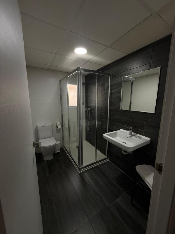 Hostal B and B Benidorm - image 14
