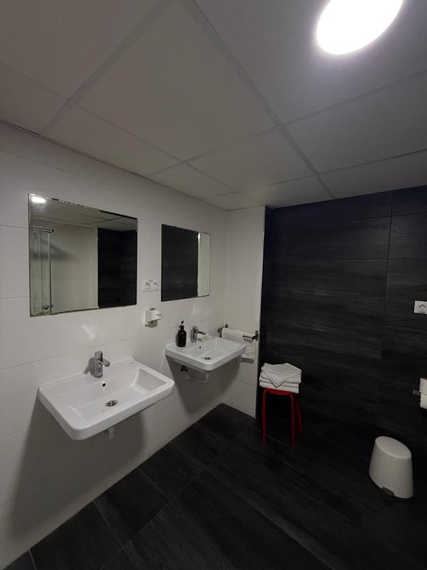 Hostal B and B Benidorm - image 7