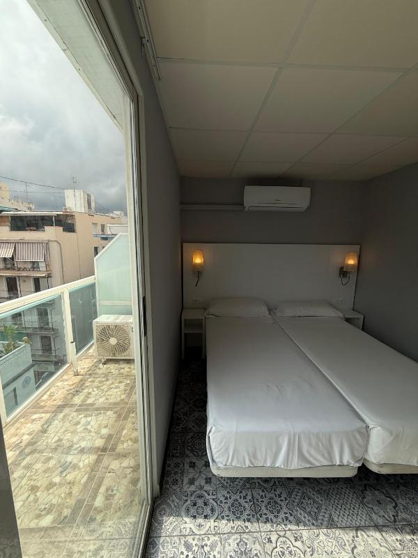 Hostal B and B Benidorm - image 6