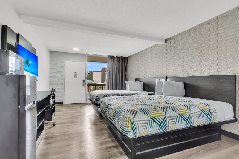 Double Room with Two Double Beds - Smoking image 3