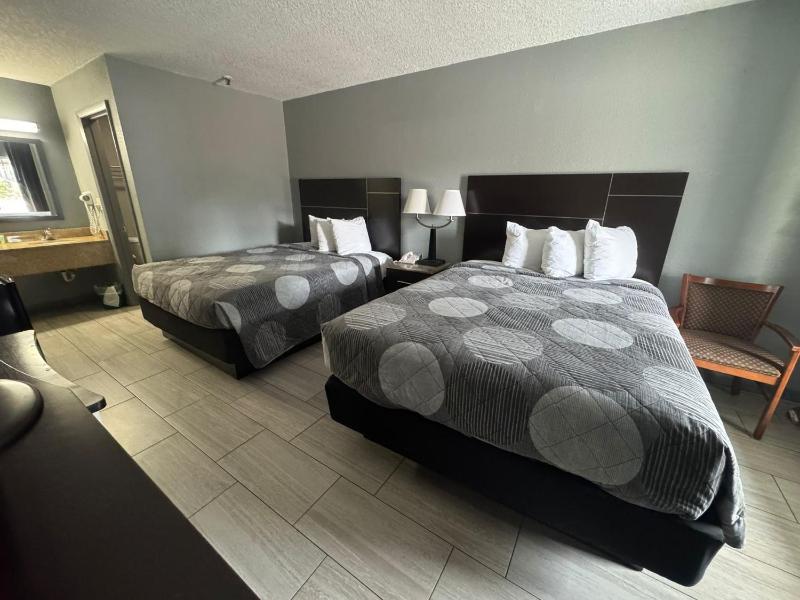 Standard Room with Two Double Beds - Non-Smoking image 3