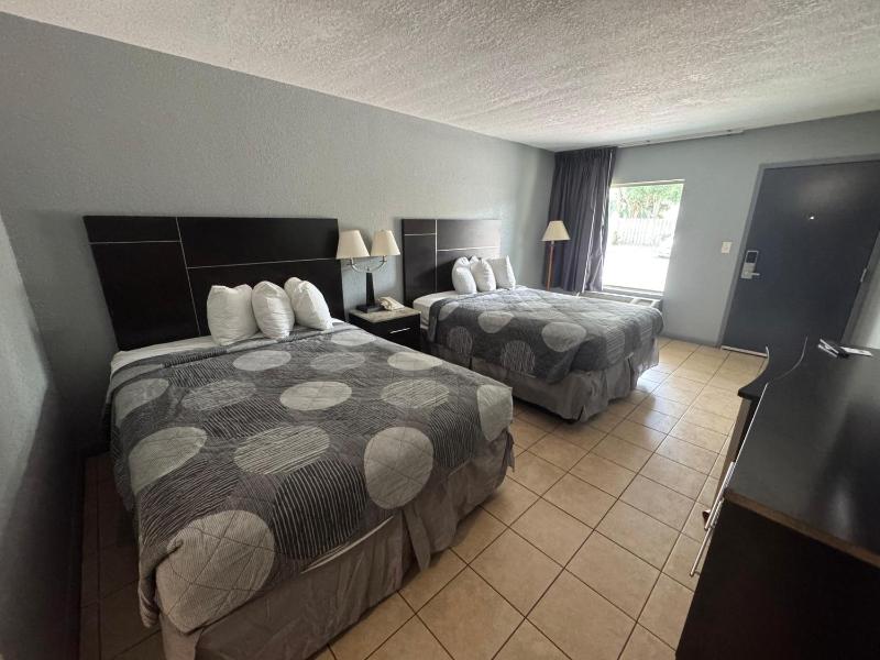 Standard Room with Two Double Beds - Non-Smoking image 2