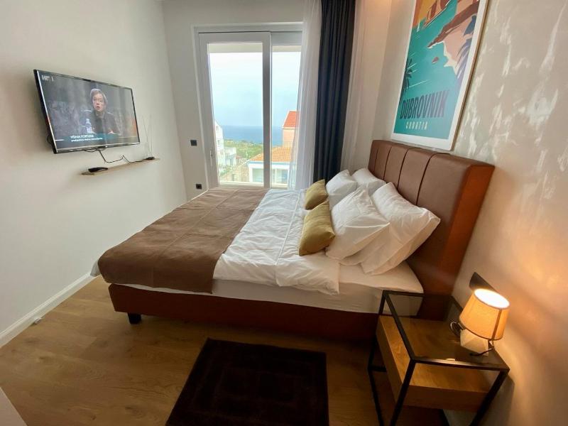NEW! Villa With Heated Pool in Cavtat - image 12