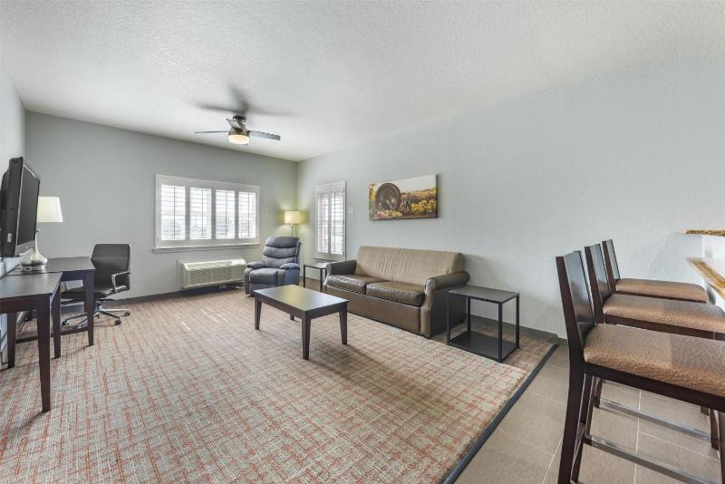 King Suite with Sofa Bed image 4