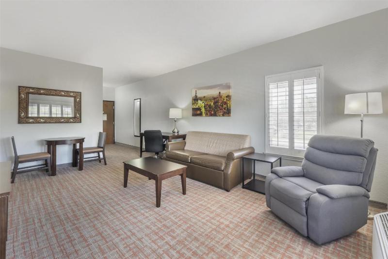 Best Western Plus Fredericksburg - image 12
