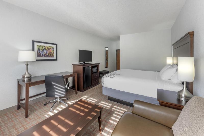 Best Western Plus Fredericksburg - image 15