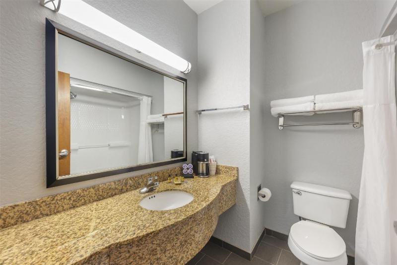 King Room - Non-Smoking image 2