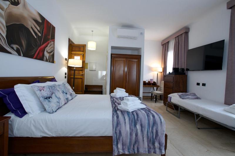 Quadruple Room image 1