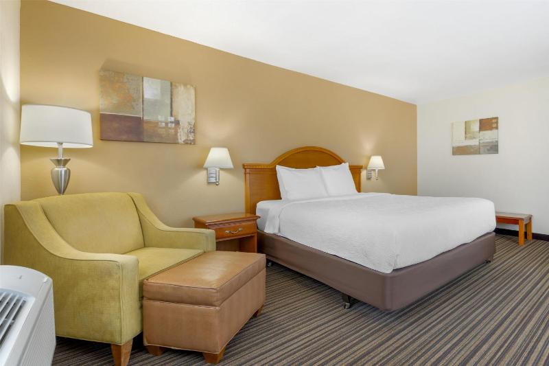 King Suite with Spa Bath - Non-Smoking image 4