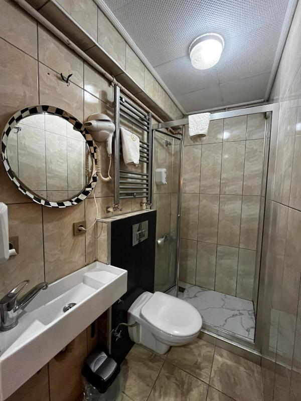 Basic Triple Room image 2