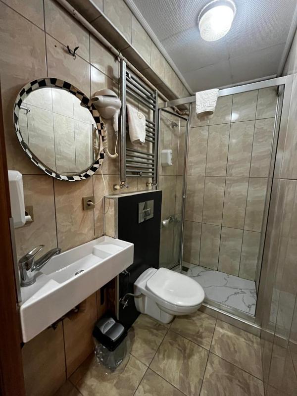 Basic Triple Room image 3