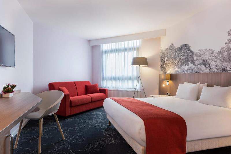 Premium King Room with Sofa Bed image 3