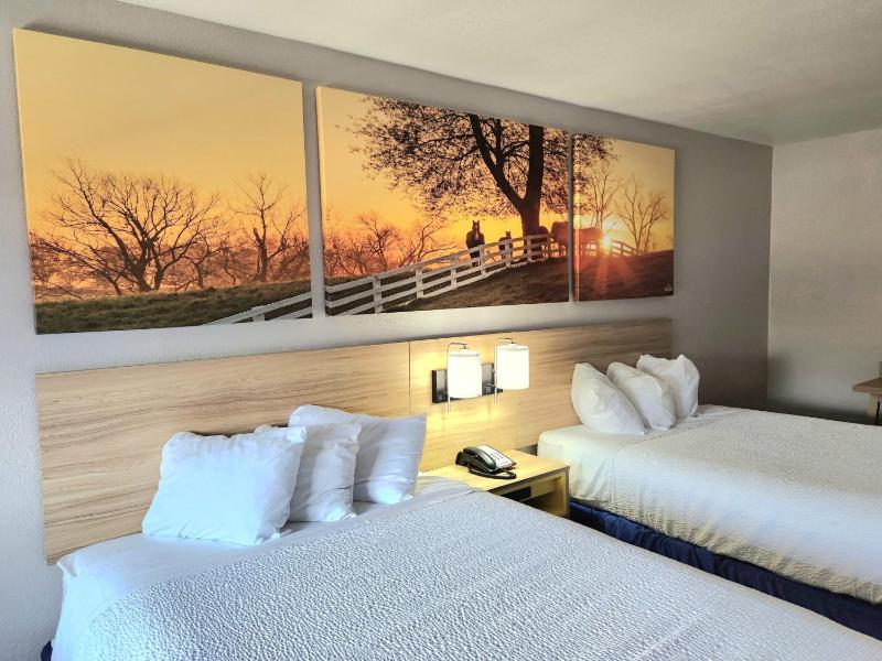 Double Room with Two Double Beds - Smoking image 2