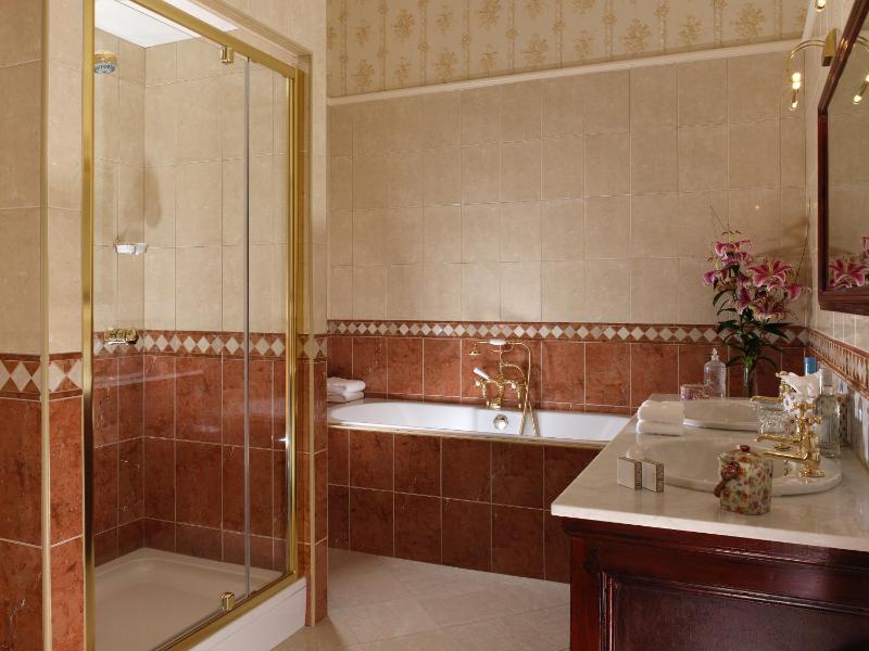 Mansion Suite image 3