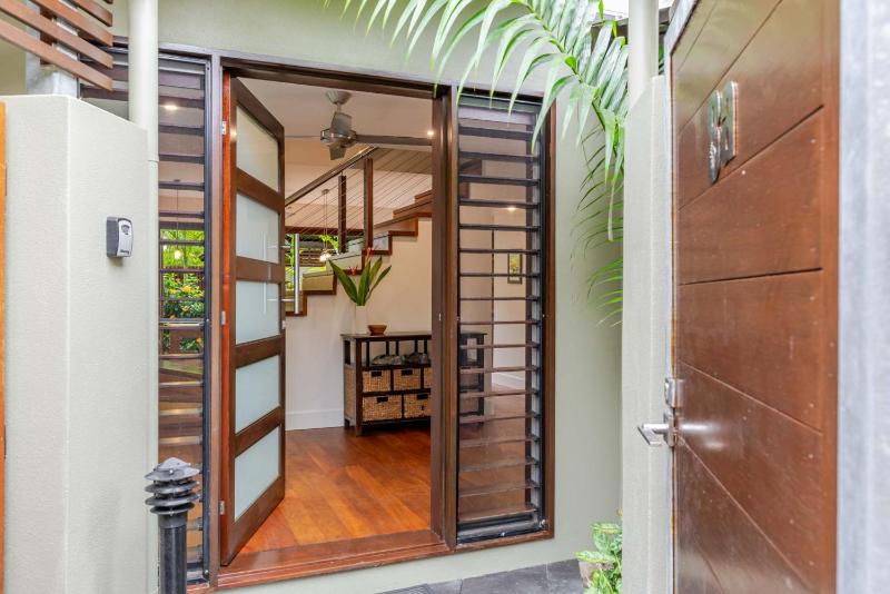 Leilani Melia - stylish 3 bedroom villa on Four Mile Beach - image 14