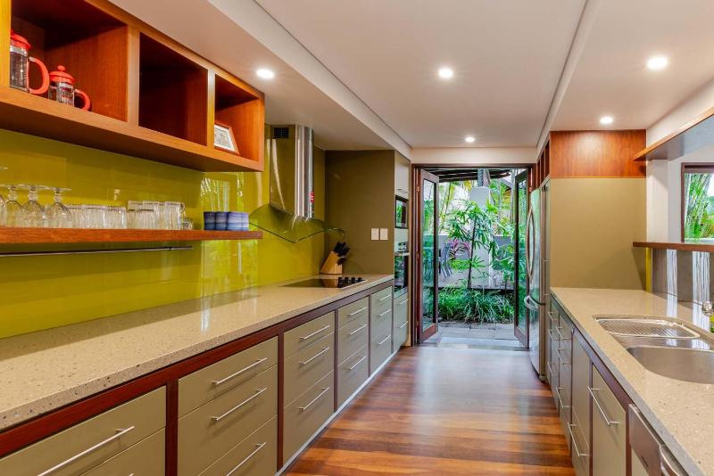 Leilani Melia - stylish 3 bedroom villa on Four Mile Beach - image 5