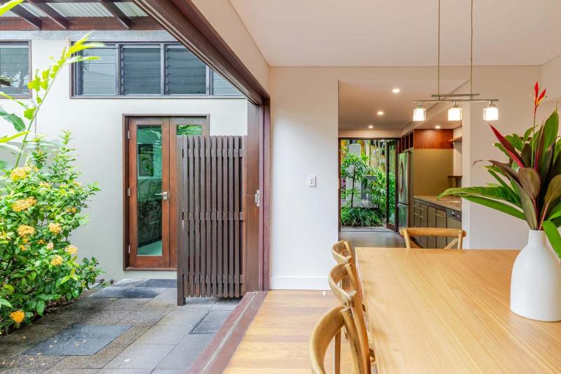 Leilani Melia - stylish 3 bedroom villa on Four Mile Beach - image 3