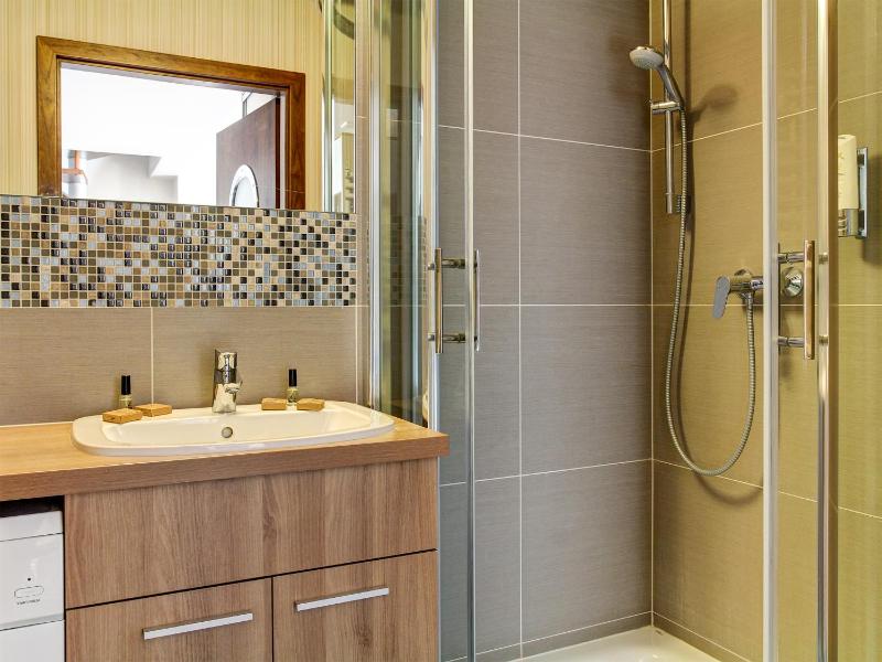 Duplex Three-Bedroom Apartment with Sea View and Balcony image 4