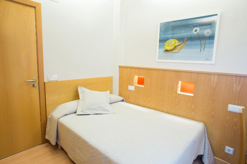 Single Room image 2